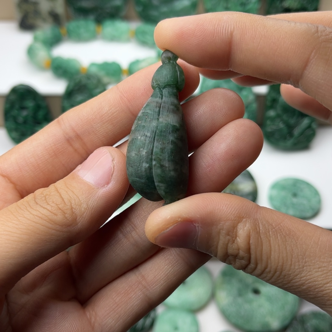 蜜***霞独山玉未镶嵌挂件