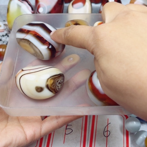 玛瑙/玉髓耳饰未镶嵌凯