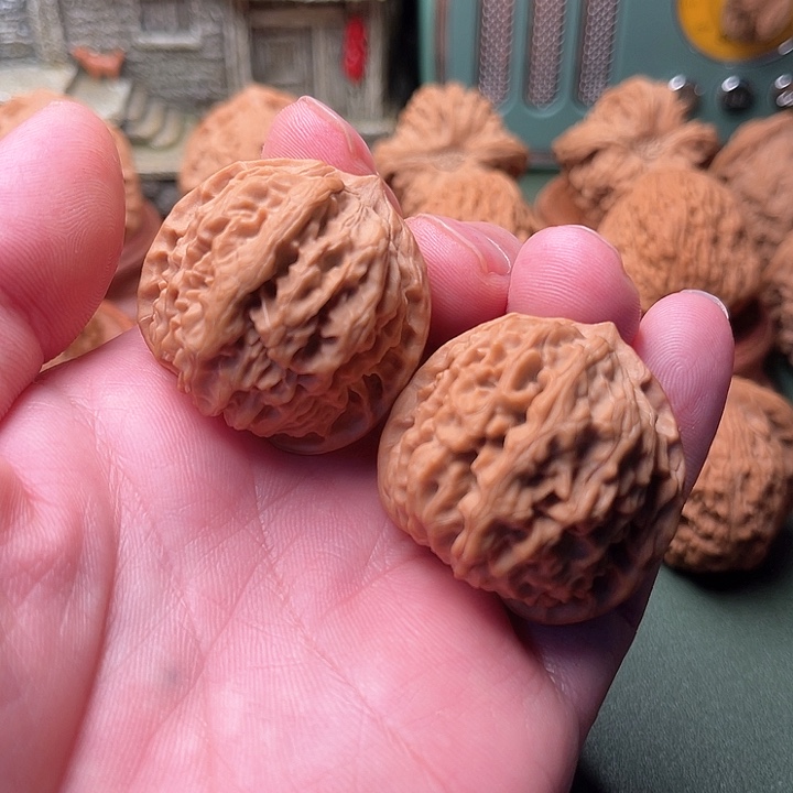 文玩核桃把件草木狮子头