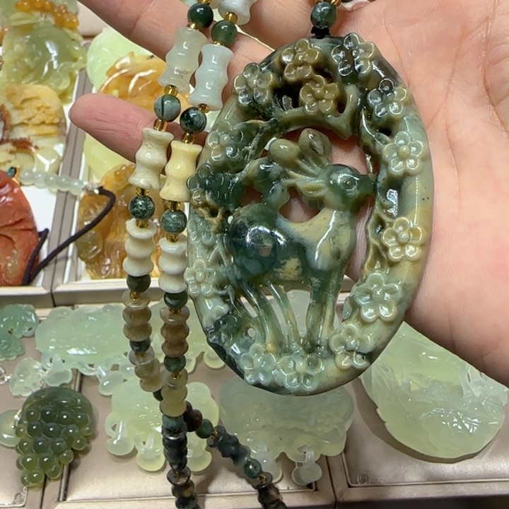 蛇纹石玉吊坠未镶嵌