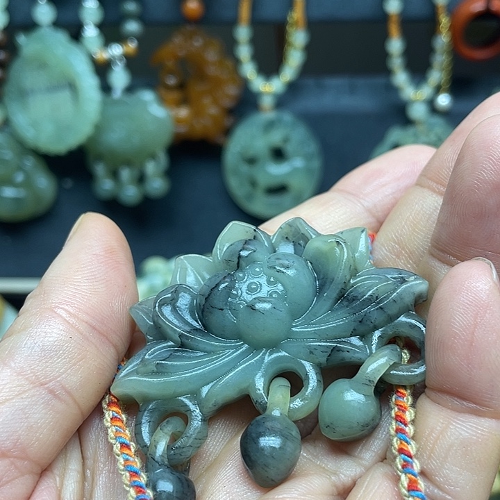 未镶嵌蛇纹石玉颈饰