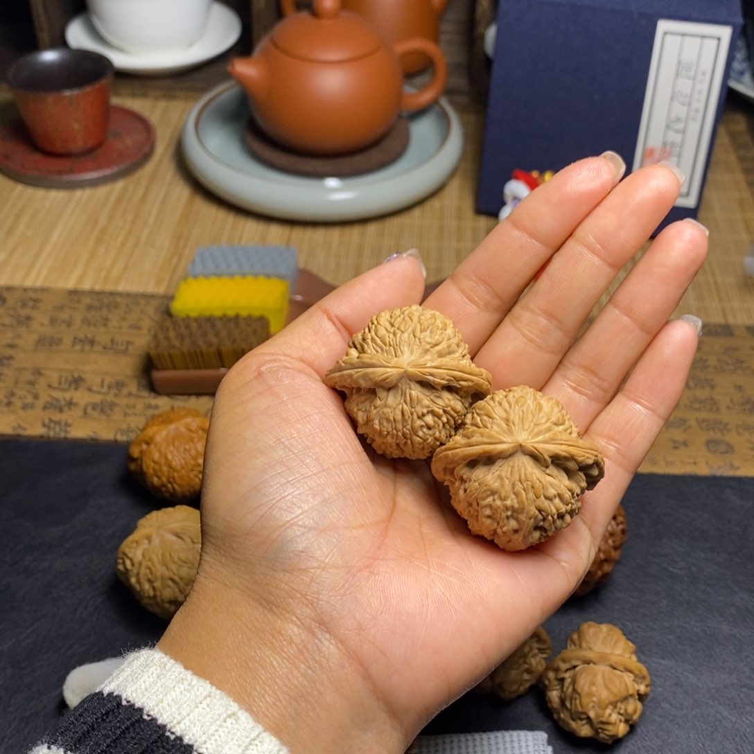 文玩核桃吊坠白狮子39