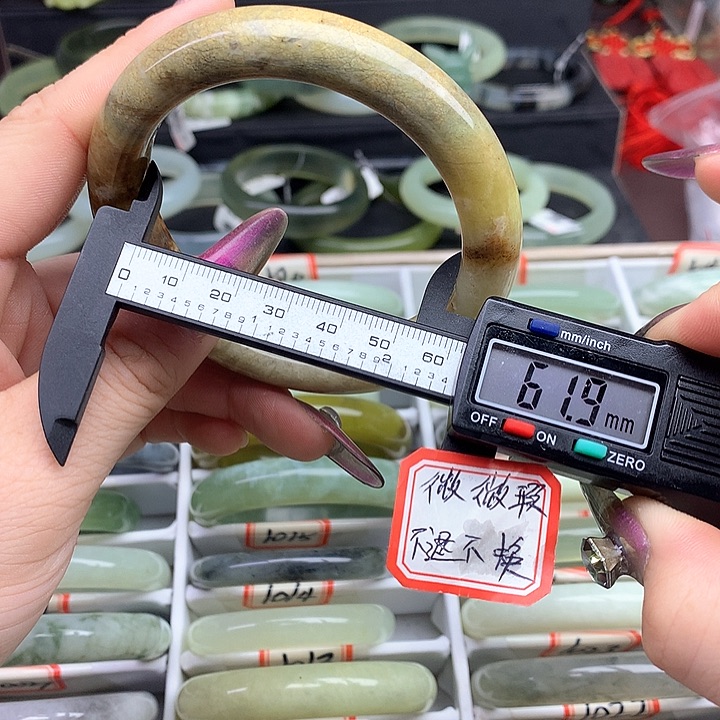 蛇纹石玉手镯未镶嵌1001