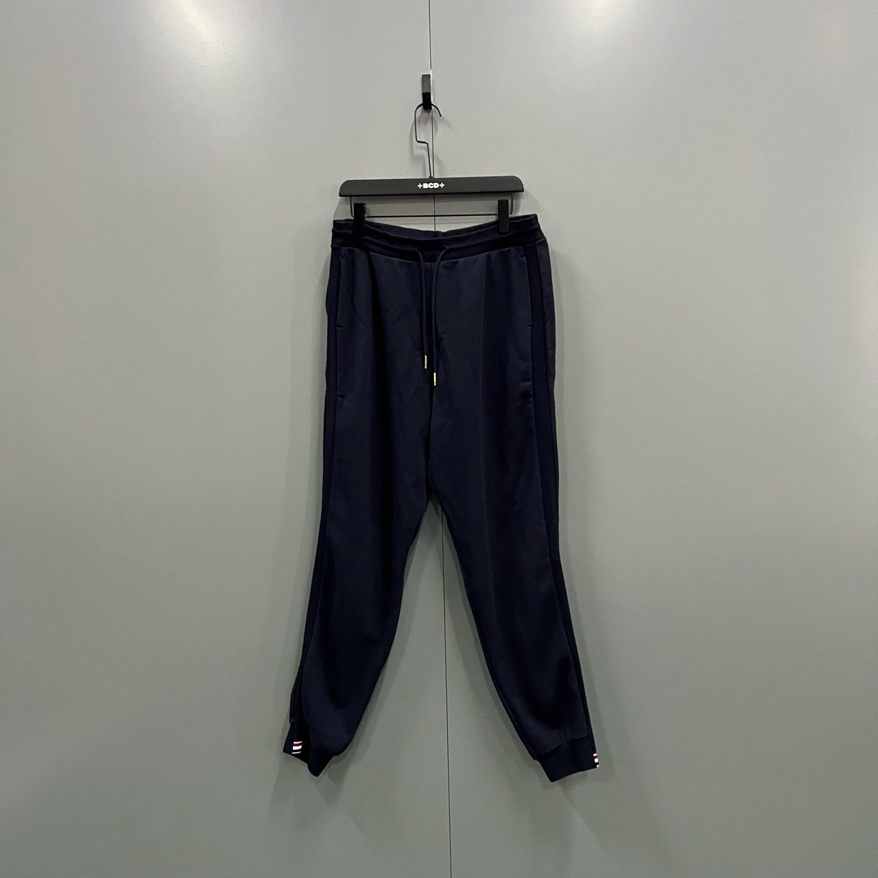 （bb）108 Thom Browne 藏青色抽绳卫裤 4码/全新/008088/存放瑕疵