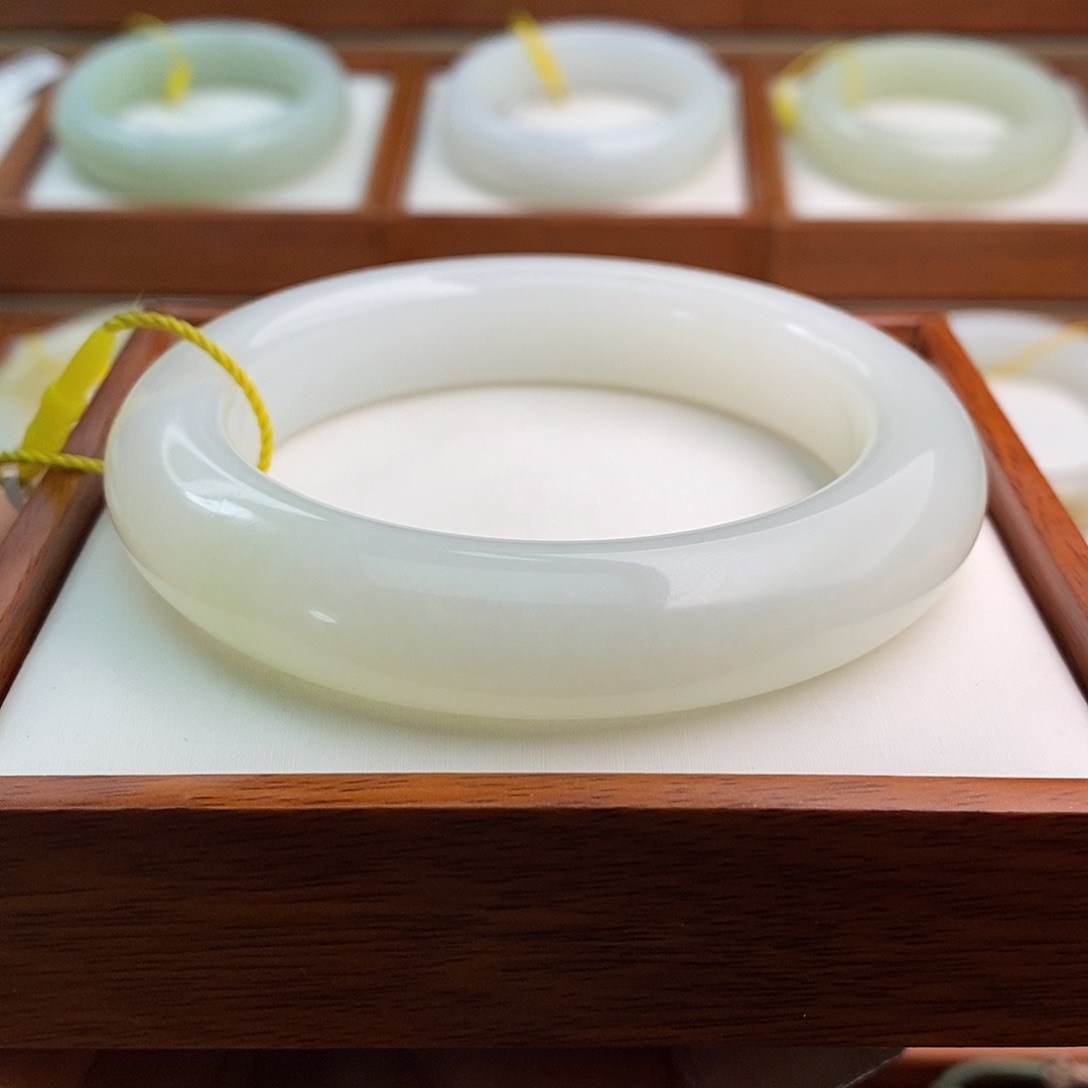 和田玉（白玉）未镶嵌手镯