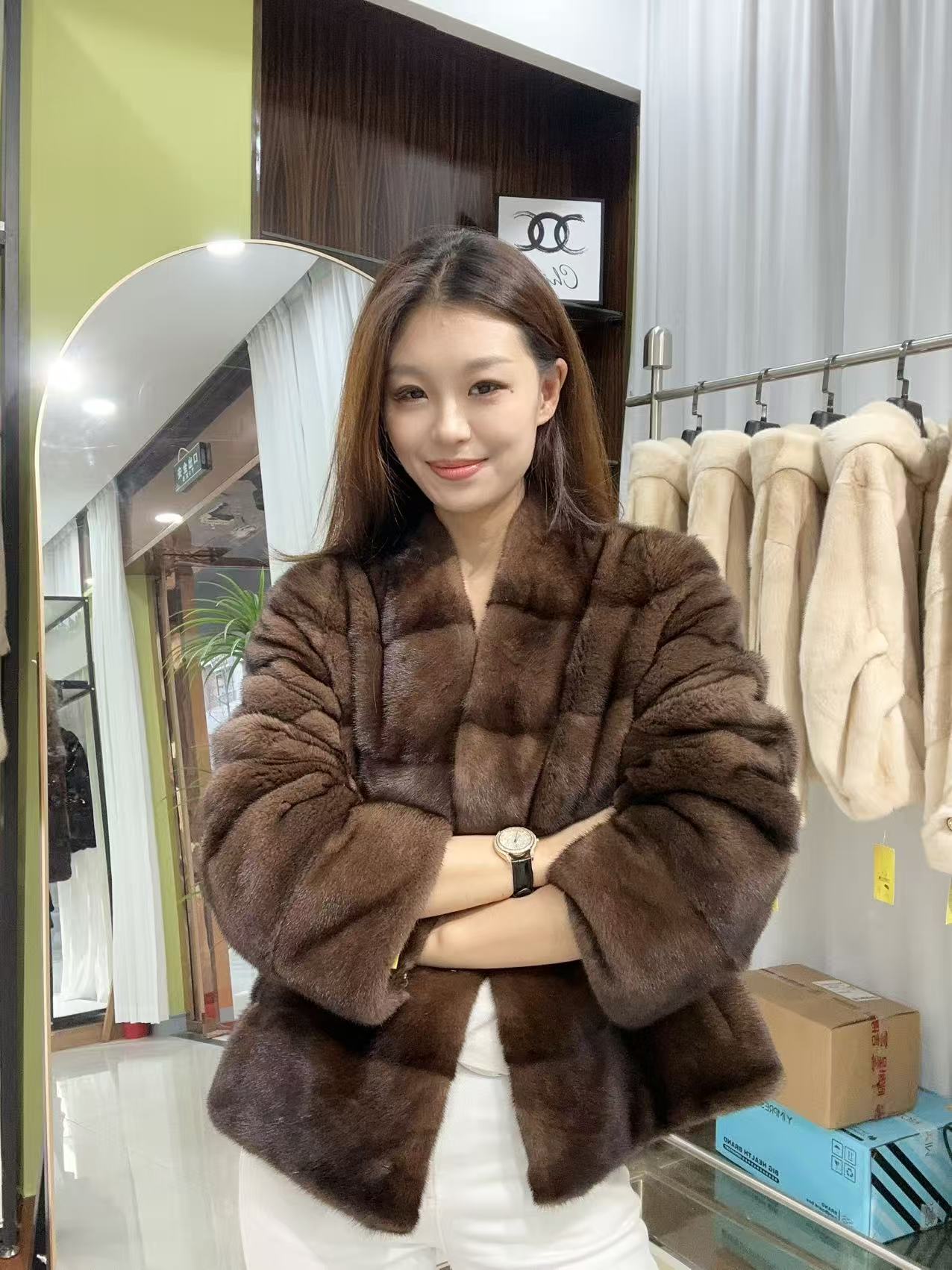 【板栗可可】2025年新款进口紫金短二横排皮草外套