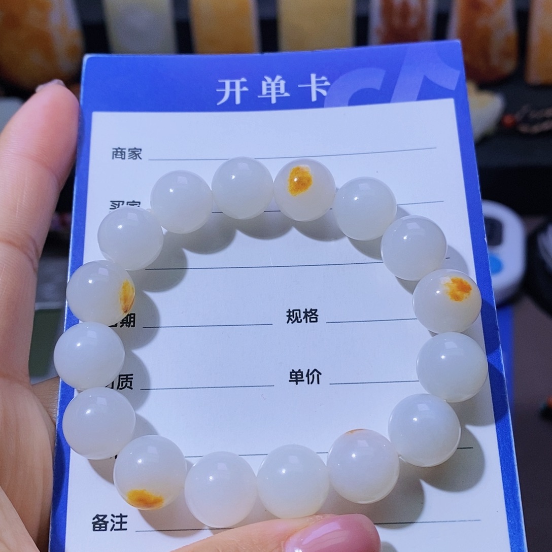 和田玉颈饰未镶嵌何**地