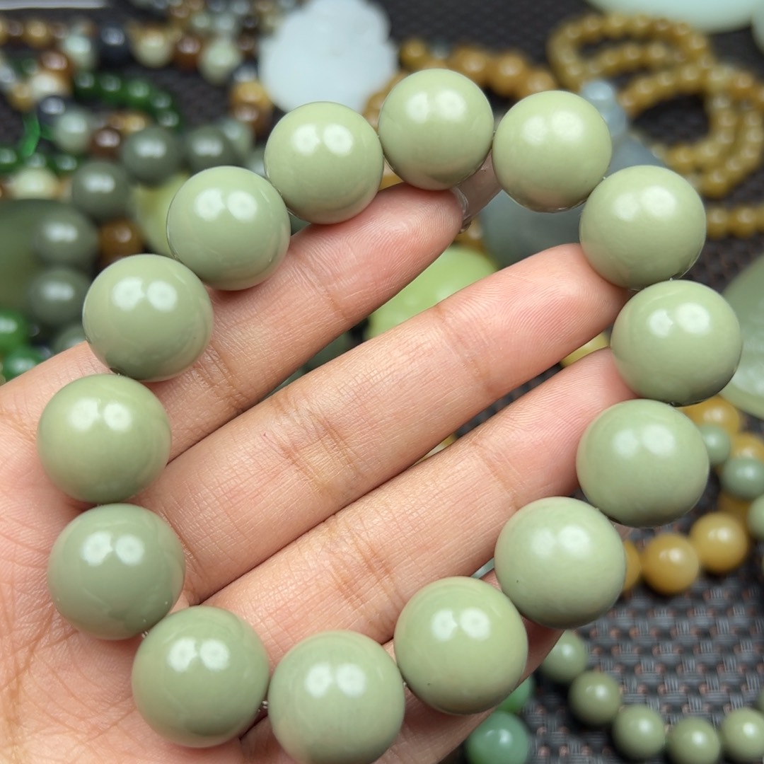 和田玉吊坠未镶嵌落*