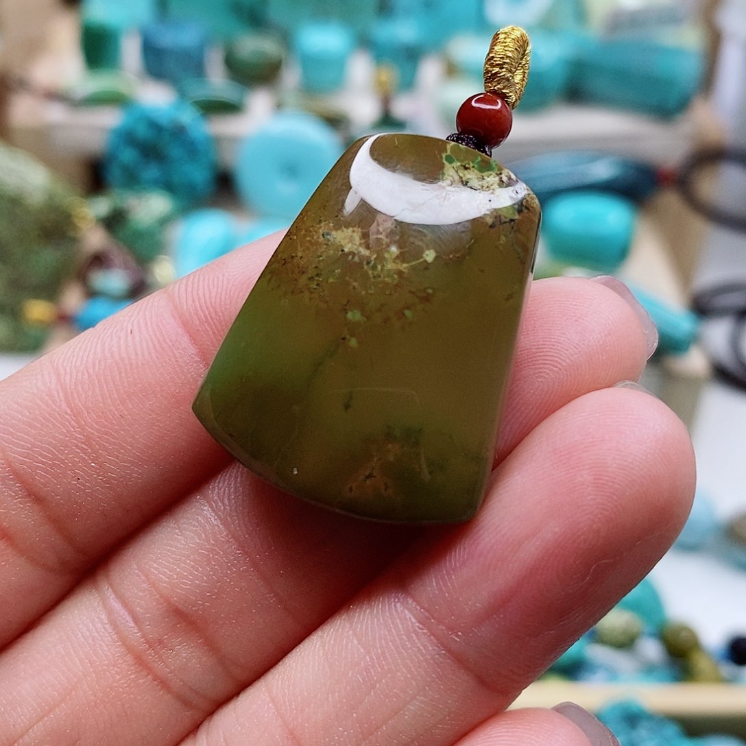 绿松石颈饰未镶嵌