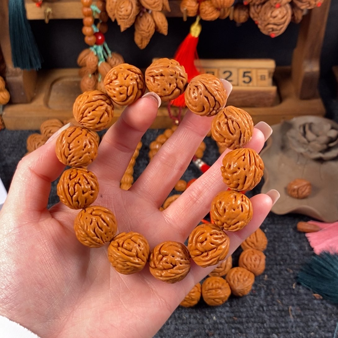 吊坠桃核纸****2桃枭手串