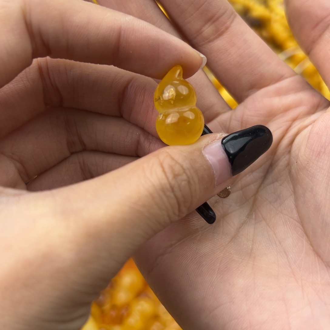 琥珀珠宝奇石未镶嵌