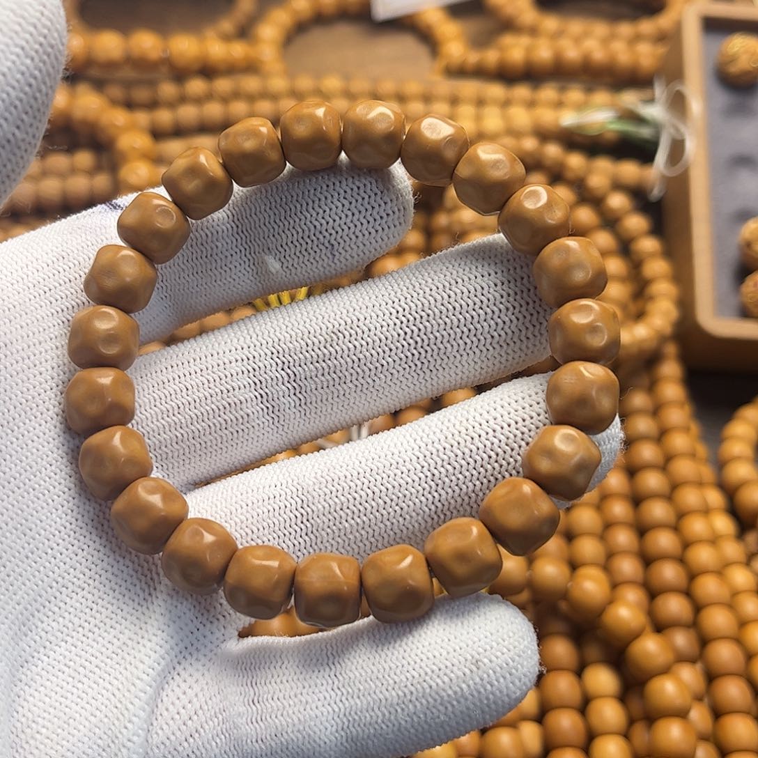 *****猴头核桃吊坠糖豆奶酪