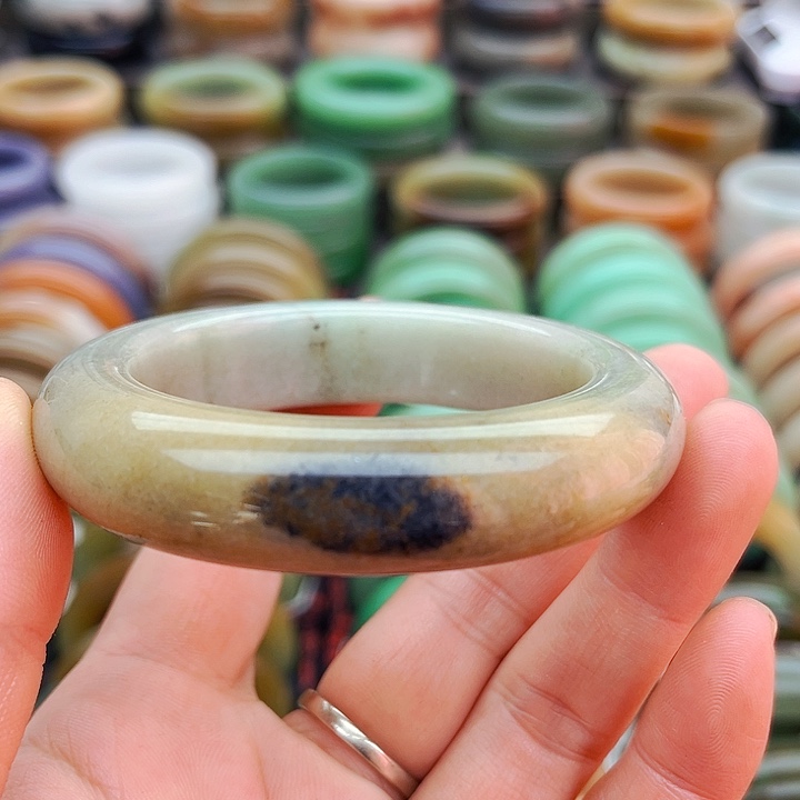 未镶嵌手镯（圆镯）石英质玉