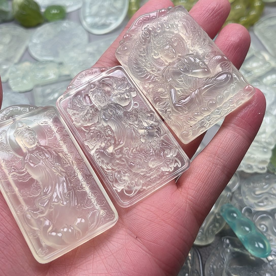 蛇纹石玉颈饰未镶嵌范*西