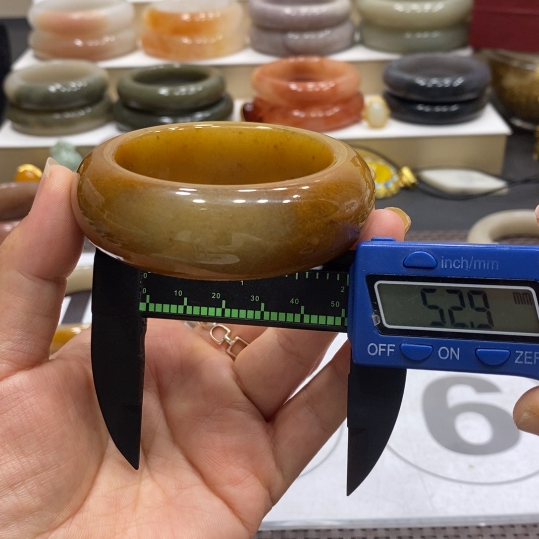 未镶嵌手镯石英岩玉