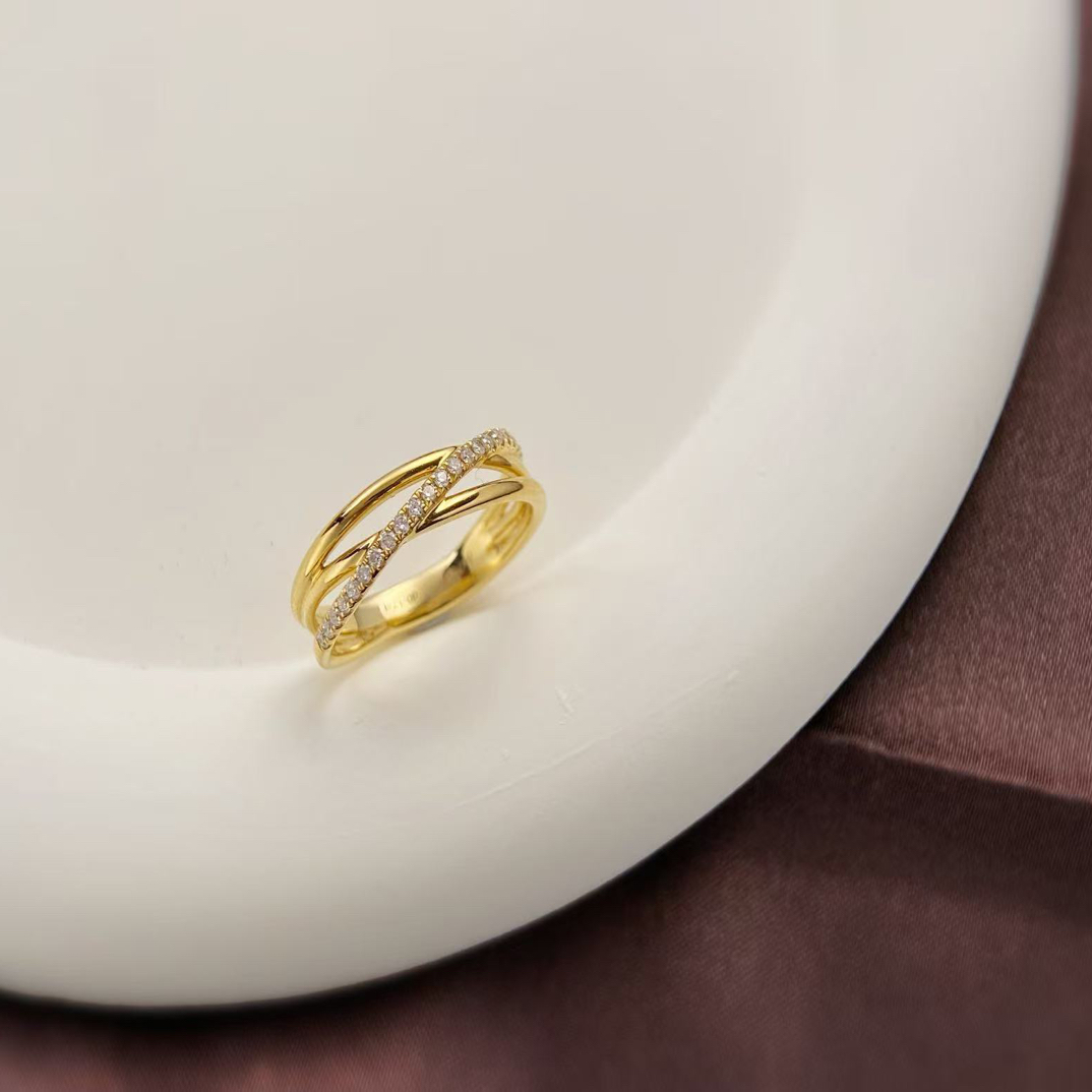 18K金镶嵌天然钻石简约大气气质休闲精致戒指