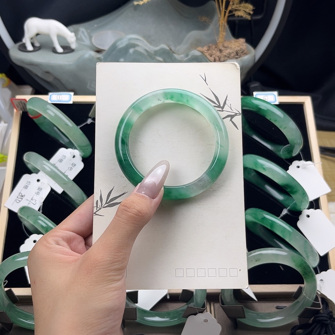 石英质玉手镯未镶嵌54+