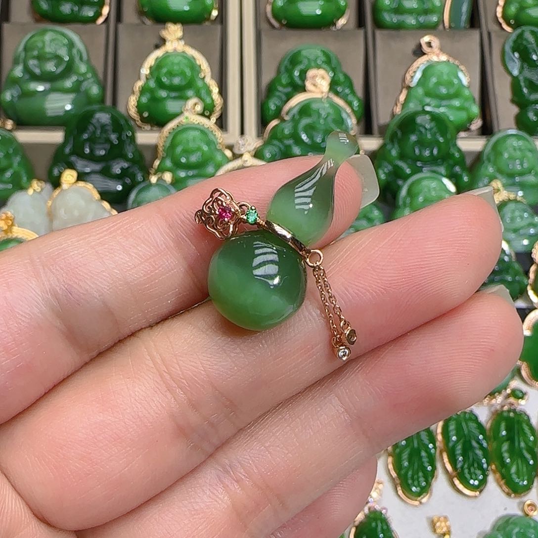 和田玉（碧玉）吊坠(不含链)18K金镶嵌