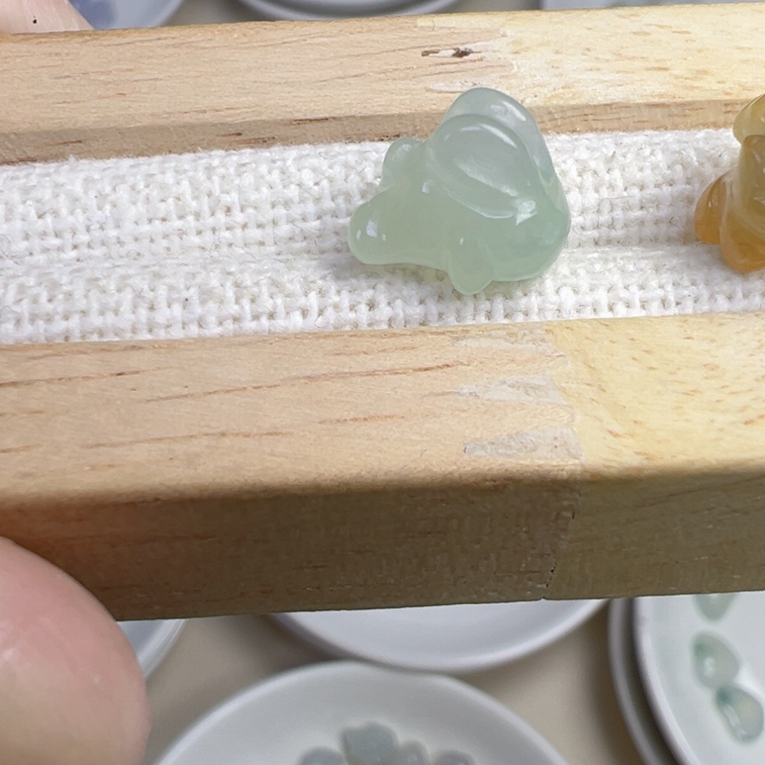 美***了翡翠散珠兔子一只
