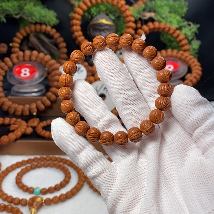 桃核吊坠?**?秦岭龙纹