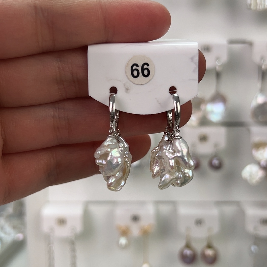 非金属巴洛克花瓣耳饰 