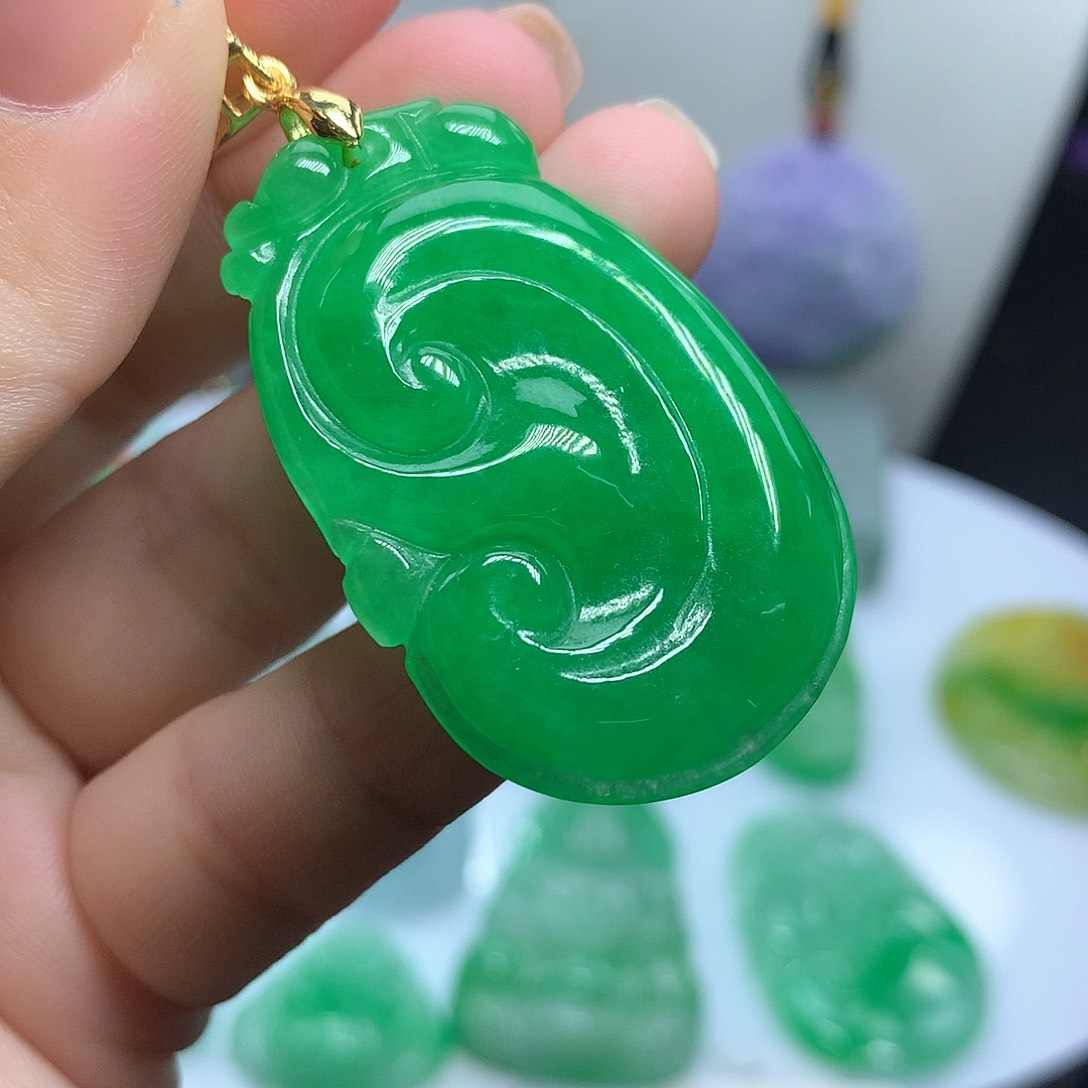 翡翠吊坠(赠链)未镶嵌
