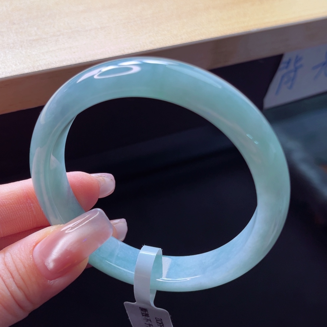 翡翠手镯未镶嵌手镯