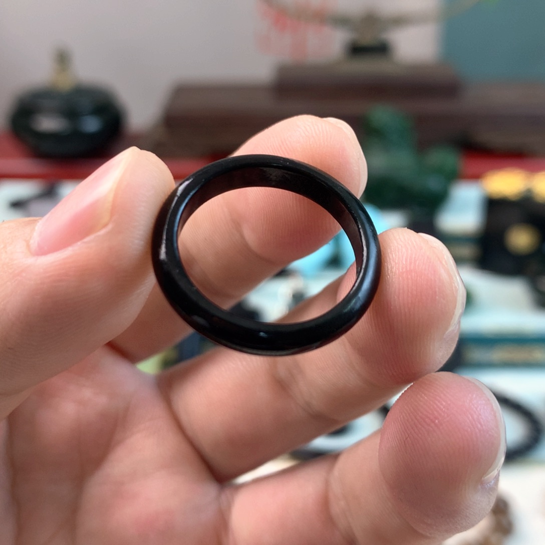 和田玉未镶嵌黑青指环