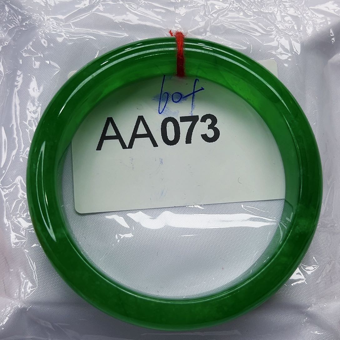 翡翠手镯未镶嵌多样性