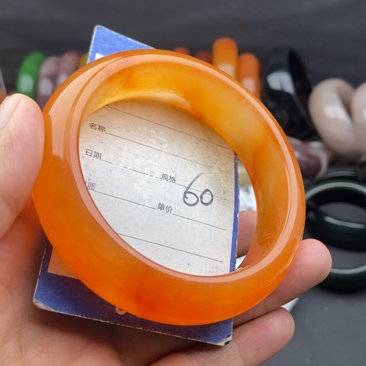 未镶嵌手镯石英质玉