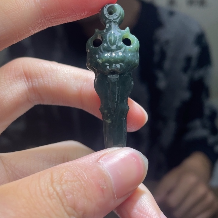 和田玉未镶嵌把件