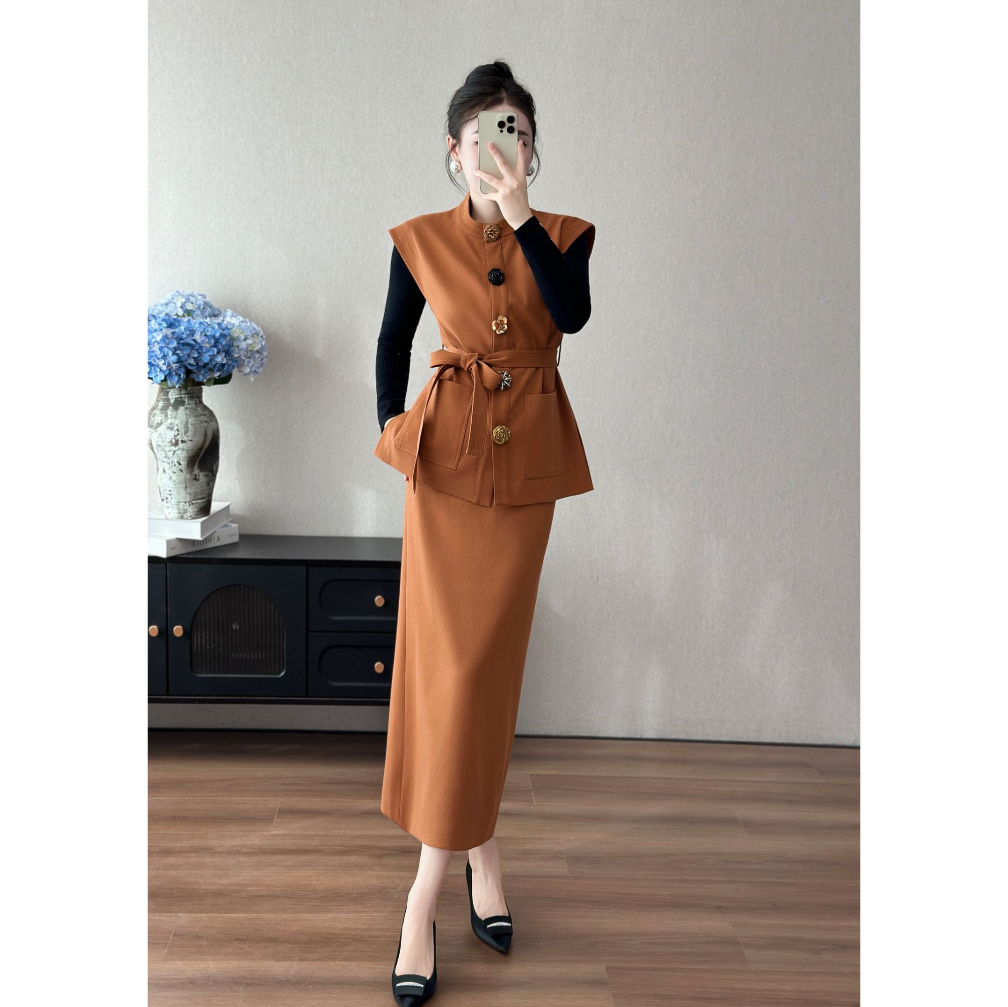 88739秋新气质优雅高级感花朵扣无袖上衣高腰显瘦半身裙套装