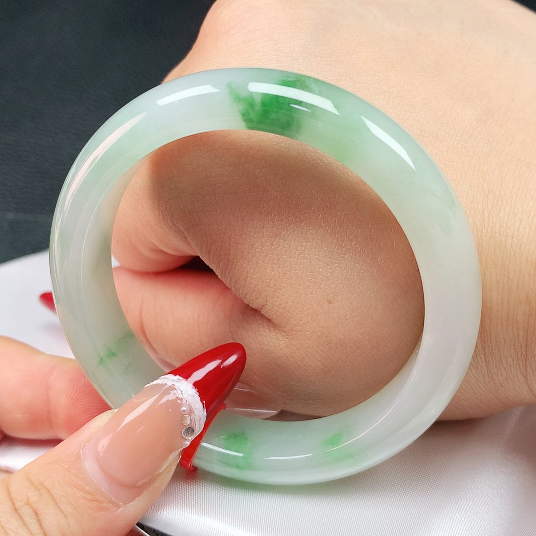 翡翠手镯未镶嵌51圈