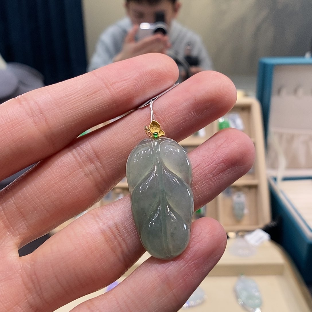 翡翠吊坠(不含链)18K金镶嵌叶子