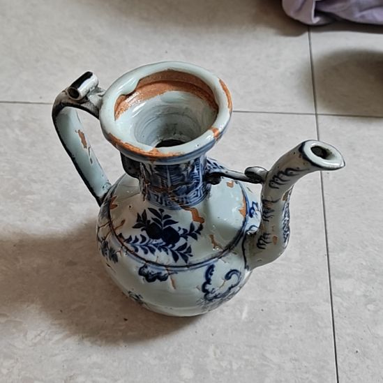 华***吉瓷片青花人物酒壶一个
