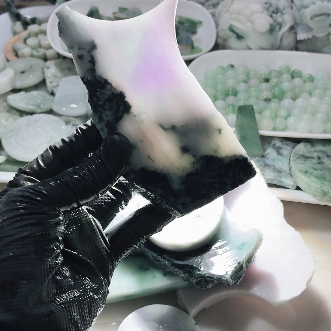 翡翠未镶嵌颈饰边角料