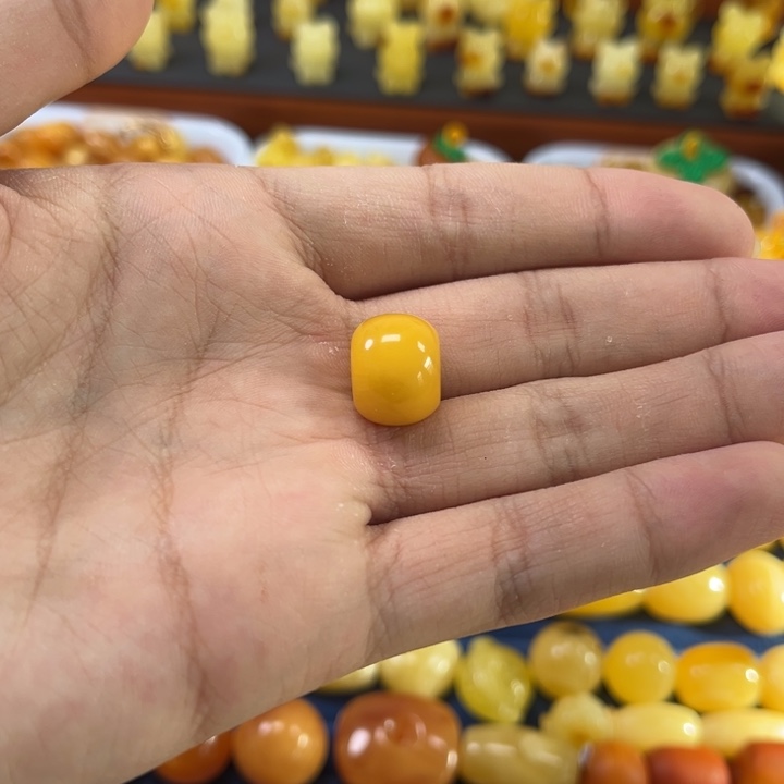 琥珀未镶嵌裸石卡14老蜡老型一颗