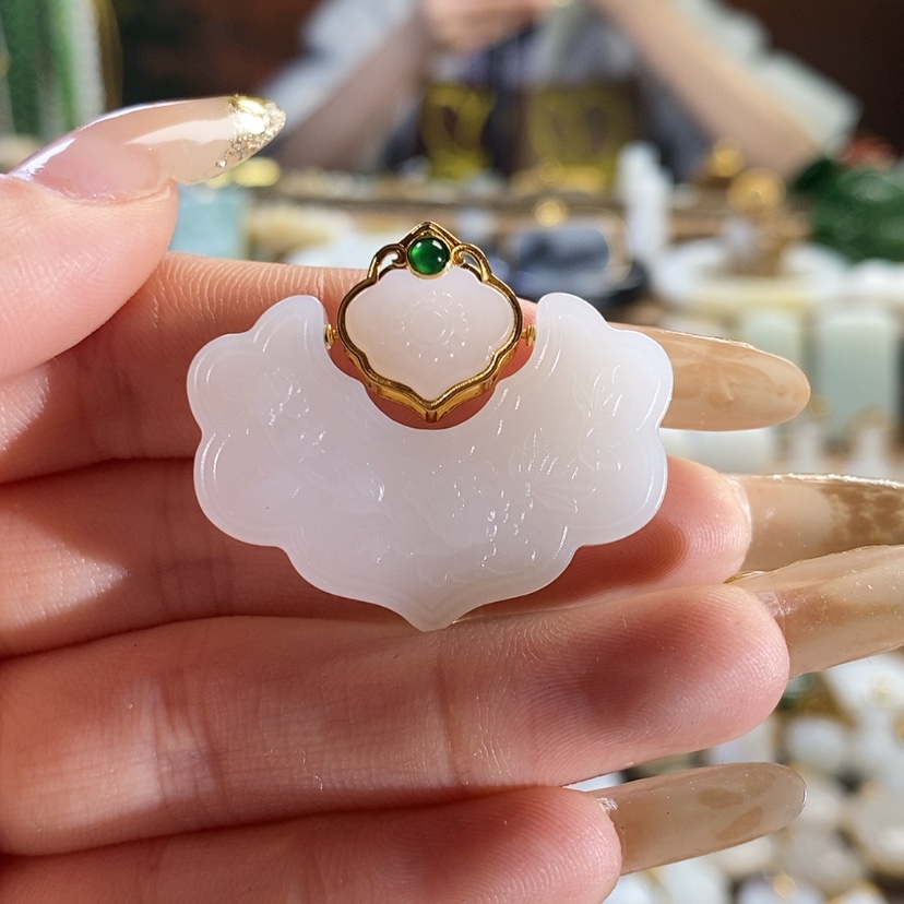 【闪购商品】和田玉吊坠18K金镶嵌