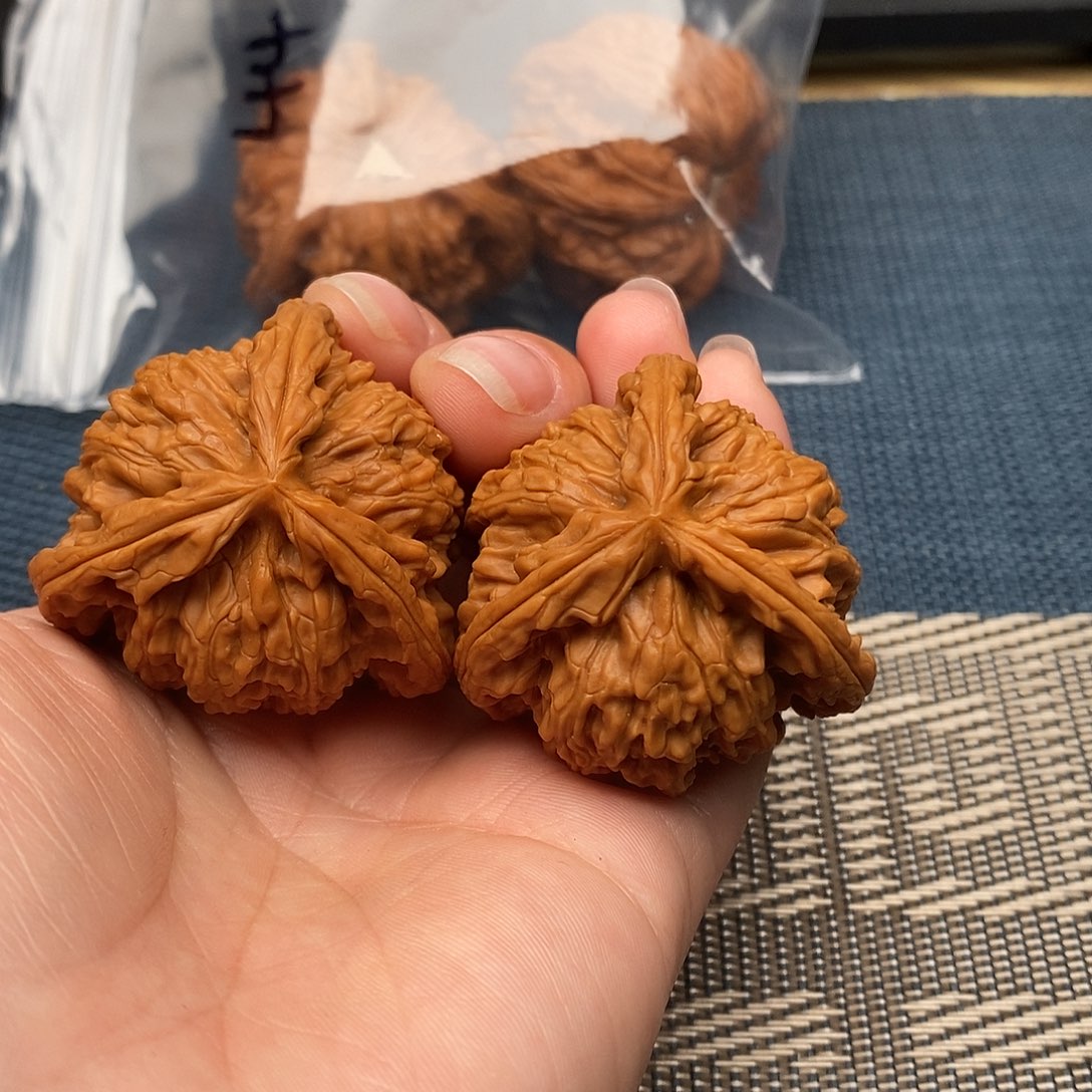 狮***力吊坠文玩核桃三棱