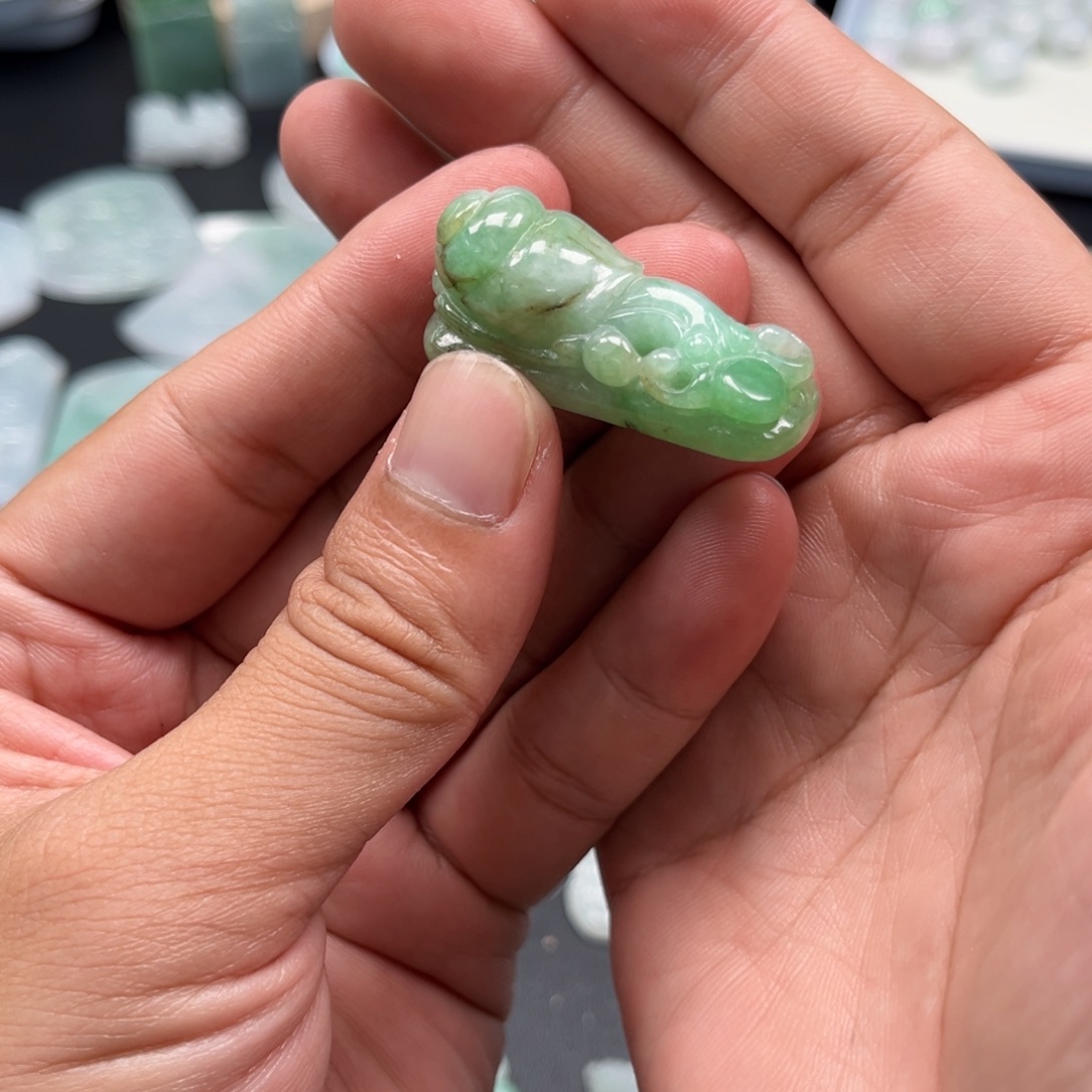 馨***行翡翠未镶嵌颈饰天然翡翠A货