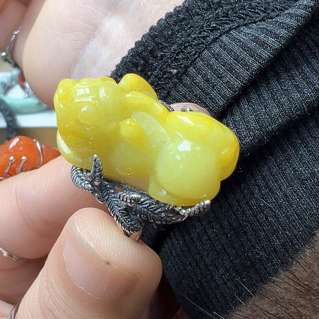 翡翠戒指未镶嵌辣**.