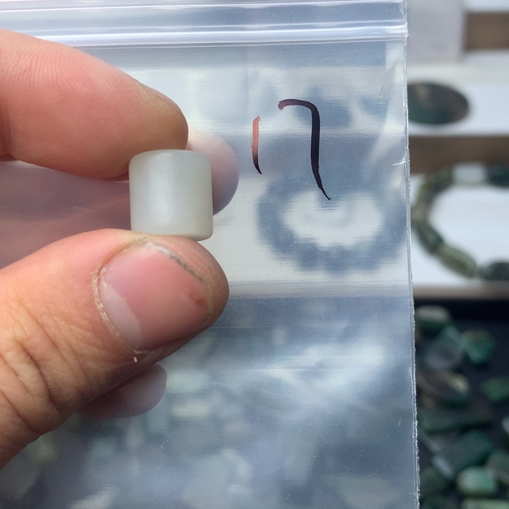 独山玉未镶嵌颈饰