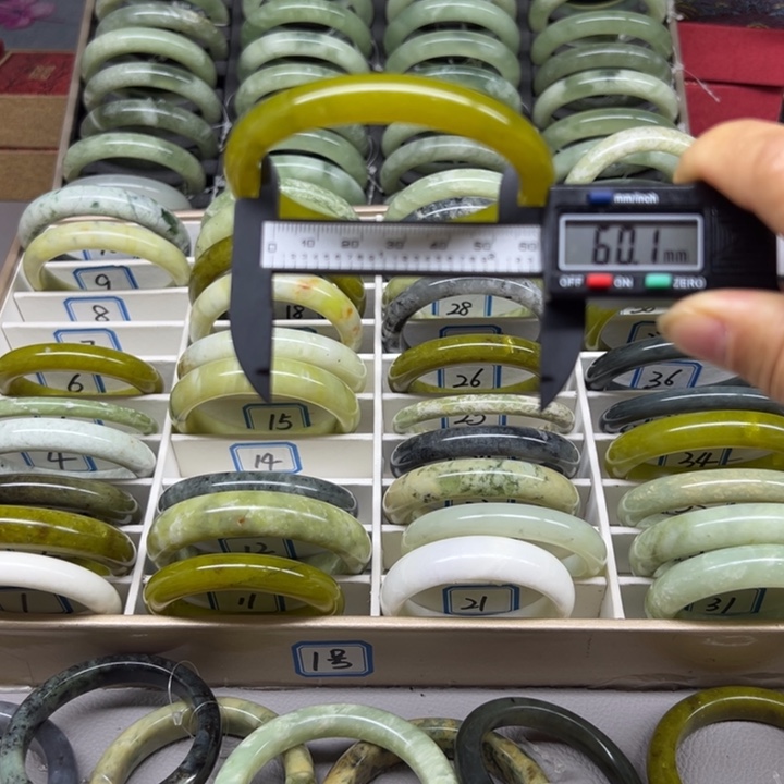 蛇纹石玉未镶嵌手镯14