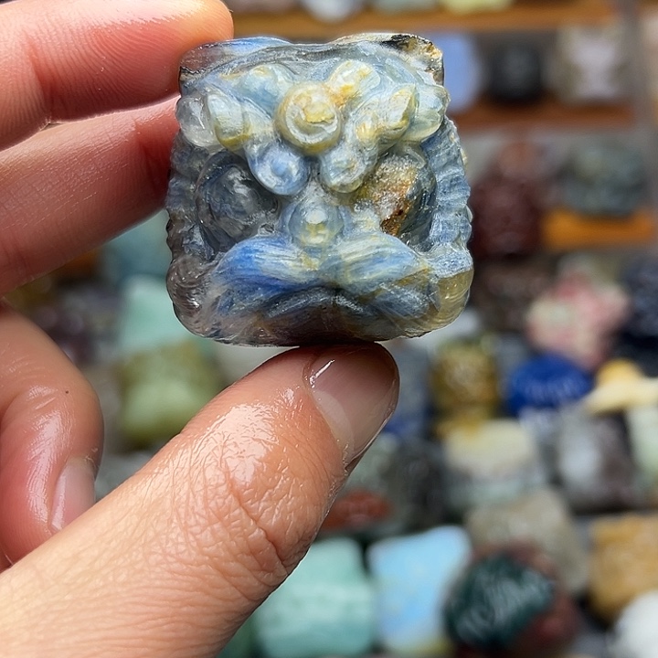 石材醒狮小白蓝晶