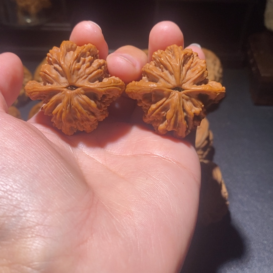 文玩核桃吊坠山地虎头