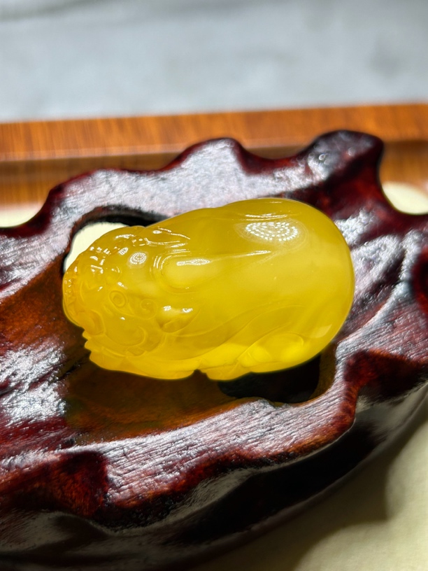 俄罗斯满蜜鸡油黄貔貅吊坠12.7气质时尚百搭雕刻精美精雕