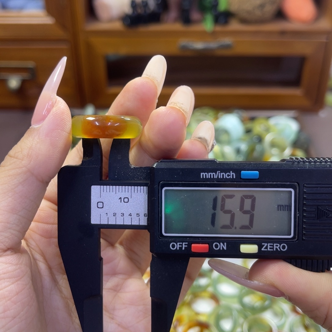 蛇纹石玉未镶嵌手镯33