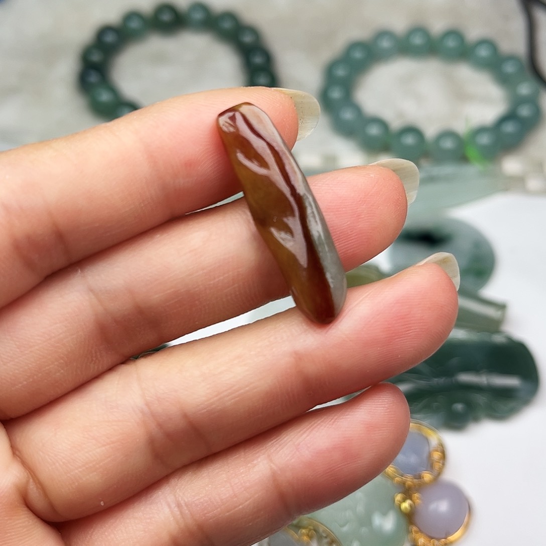 翡翠手镯未镶嵌翡翠