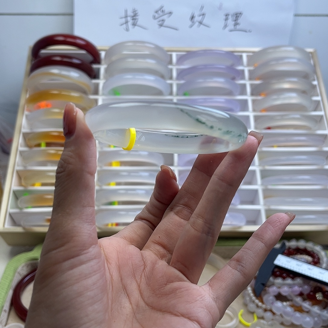 手镯玛瑙/玉髓未镶嵌