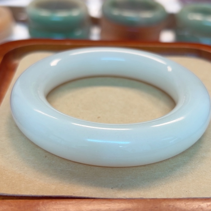 石英岩玉未镶嵌笔搁